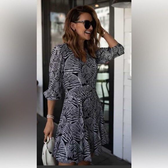 WHBM White Black Fossil Floral Print Midi V Neck AS SEEN ON TV!   SZ 4 - Picture 1 of 11